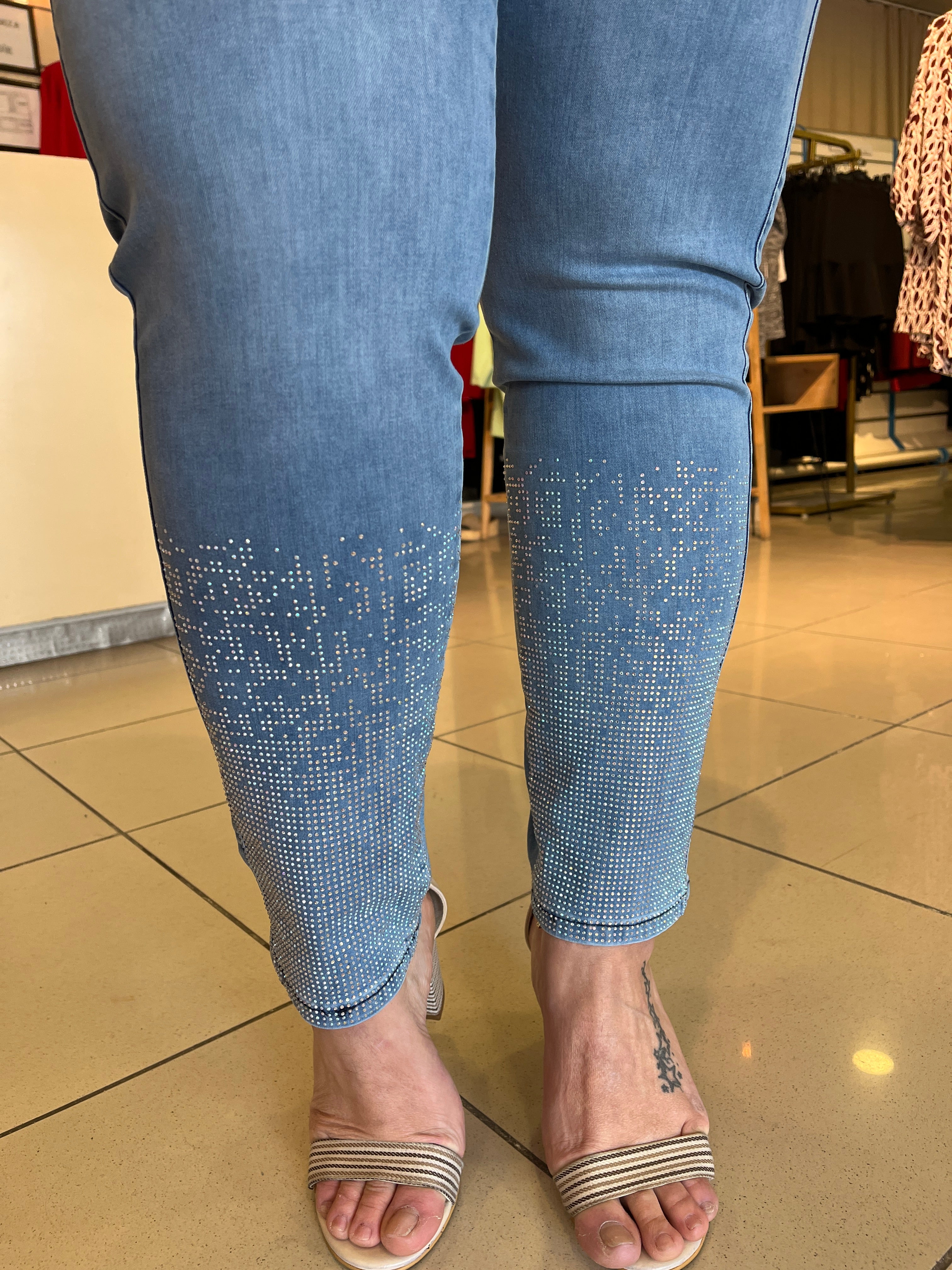 Paça Taş Detaylı Pantolon