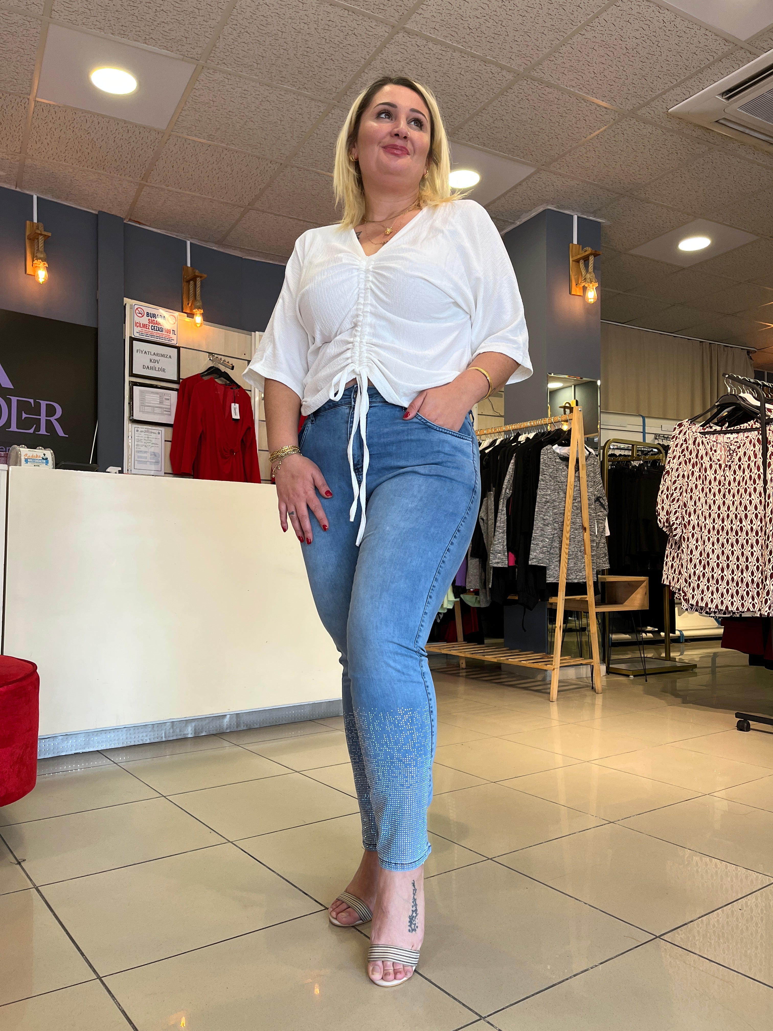 Paça Taş Detaylı Pantolon