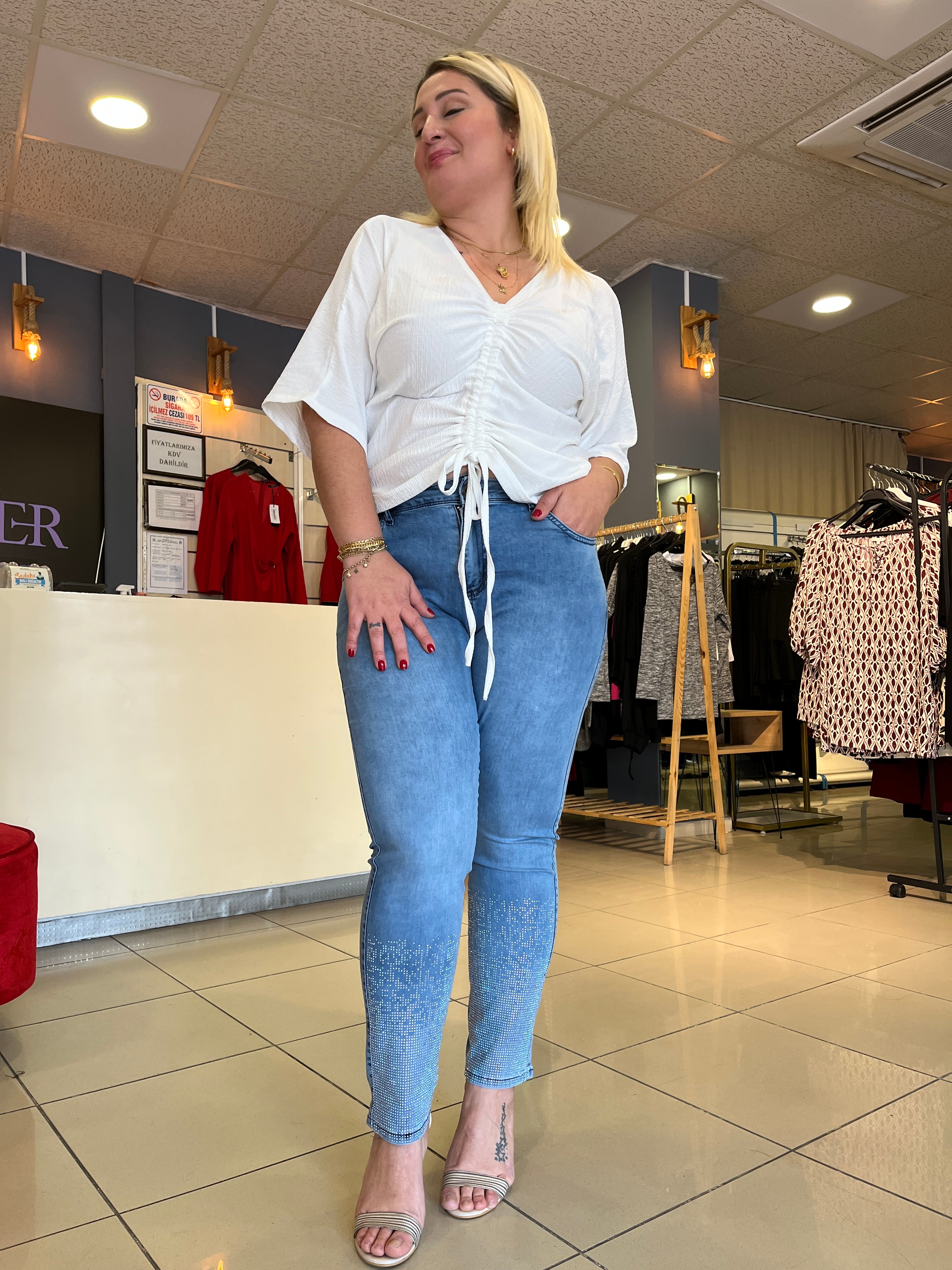 Paça Taş Detaylı Pantolon